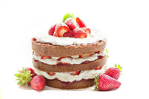3 layer strawberry cake with white cream